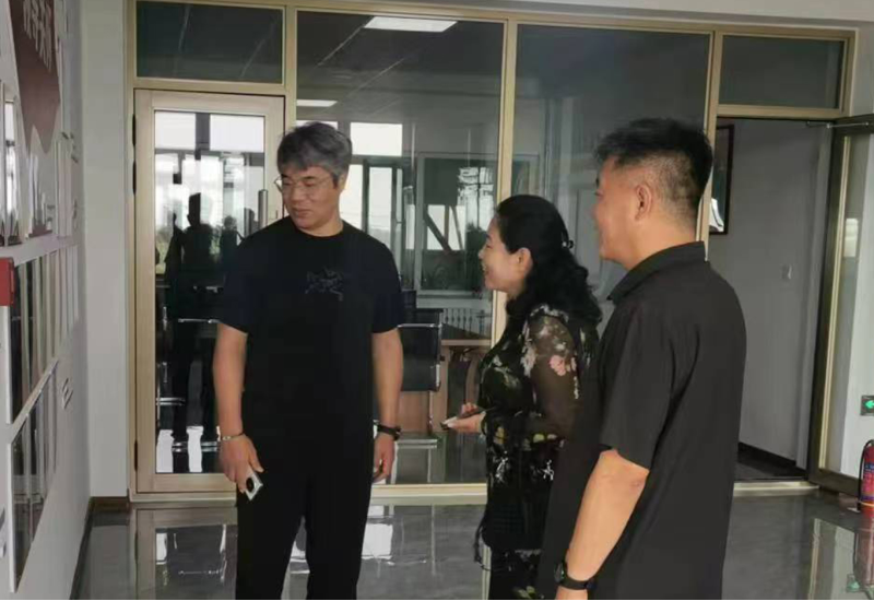 哈爾濱健康農(nóng)牧業(yè)有限公司董事長孫立娟到利如金農(nóng)業(yè)集團遠海鮮食玉米加工廠洽談合作